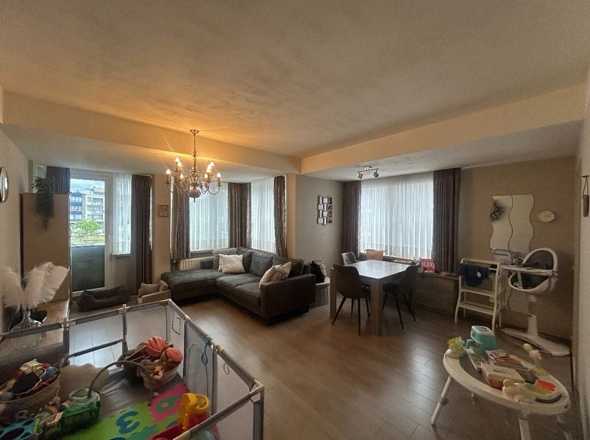 Gezellig appartement in het centrum van Pelt:Indeling: inkomhal, woonkamer, keuken, berging, toilet, 2 slaapkamers en badkamerLichtrijke woonkamer met