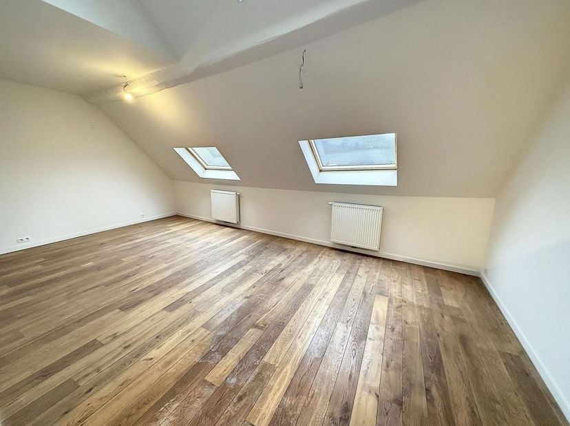 Appartement te huur in Rue de la Monnaie 14 bus 32,
                    5000 Namur