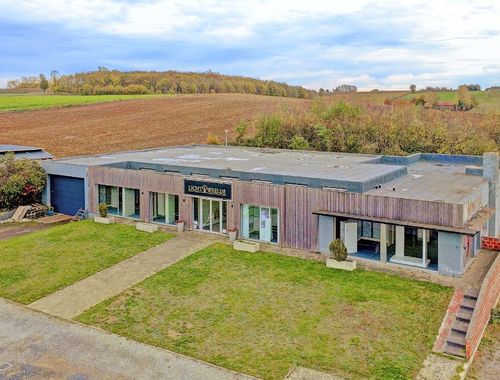                                         Bien commercial avec habitation à vendre à Tielt, € 555.000
