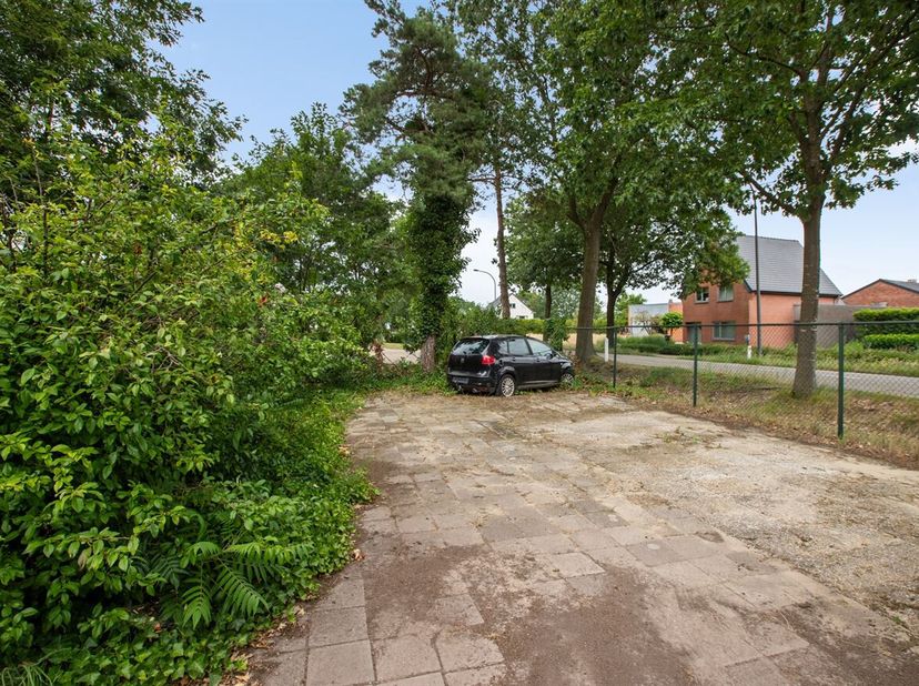 Vrijstaande laagbouwwoning op ruim perceel van 1.647 m² in een groene omgeving<br />
Op zoek naar een gunstig gelegen woning met veel ruimte en potent