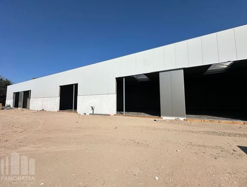                                         Bedrijfsgebouw te koop in Ledegem, € 305.000
