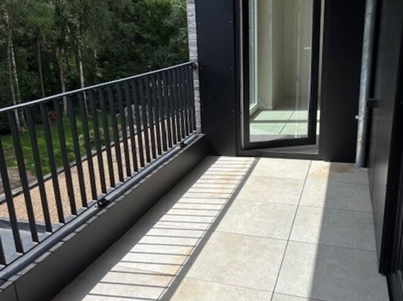 Nieuwbouwappartement met 2 slaapkamers en riant balkon<br />
Ligging: Dit appartement is gelegen aan de Stalenstraat , een keurige omgeving , vlotte v