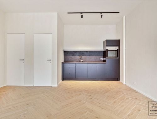                                         Handelsgelijkvloers te koop in Deurne, € 129.000
