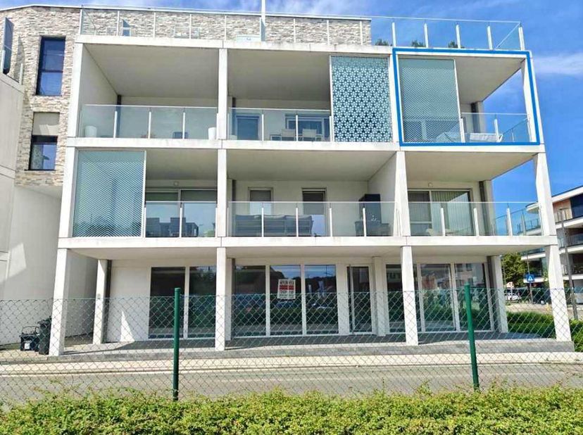 Gezellig appartement op de tweede verdieping, gelegen in het rustige Averbode. <br />
Bestaande uit: inkomhal, toilet, keuken met keukeneiland, ruime