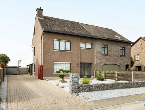                                         Woning te koop in Wichelen, € 390.000
