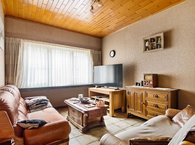 Woning met 2 slaapkamers &amp; af te werken zolder<br />
Nabij het centrum van Boom bevindt zich deze woning met een praktische indeling en uitbreidingsmo