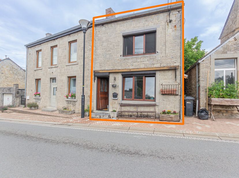 Huis te koop in ,
                    5670 Nismes