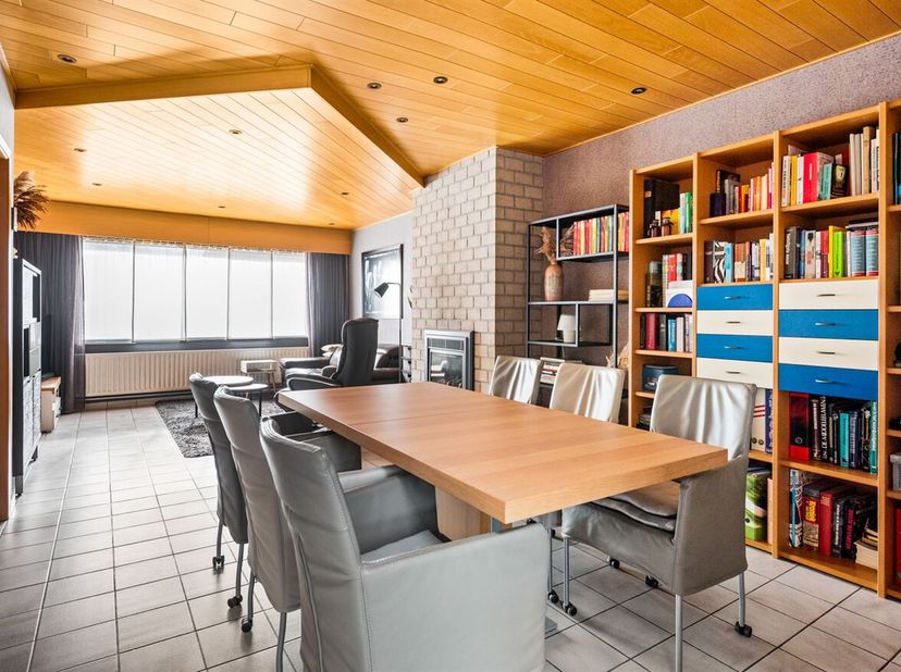 Instapklare 3 slpk. woning met tuin<br />
Indeling: Inkomhal, woonkamer, keuken, badkamer, veranda, 3 slaapkamers, bergkamer, kelder en tuin.<br />
Be
