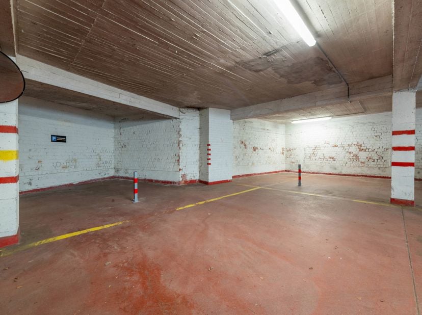 Garage te koop in Grotesteenweg 227,
                    2600 Berchem