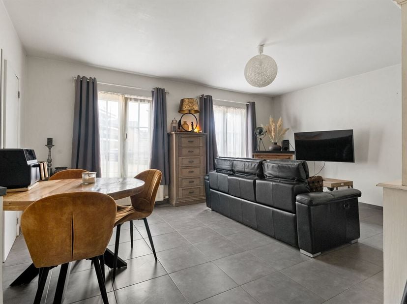 Appartement d'une chambre au rez-de-chaussée avec jardin dans le centre ville<br />
Situation : Situé dans le centre de Vorselaar, à quelques pas de t
