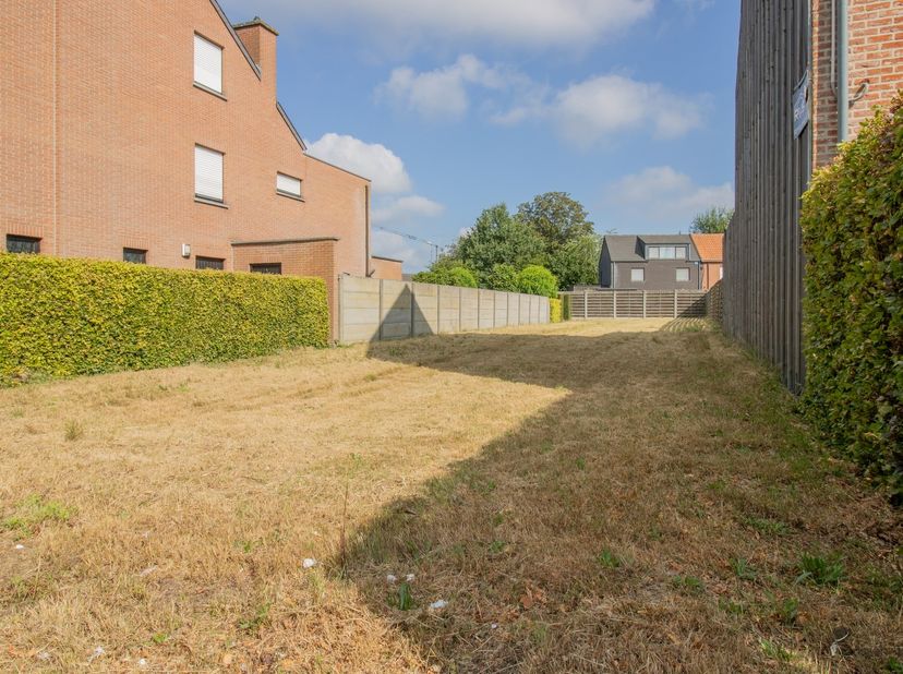 Bouwgrond van 360 m² voor halfopen bebouwing te St. Antonius. <br />
<br />
Bouwgrond voor een traditionele HOB met <br />
<br />
Voorschriften: <