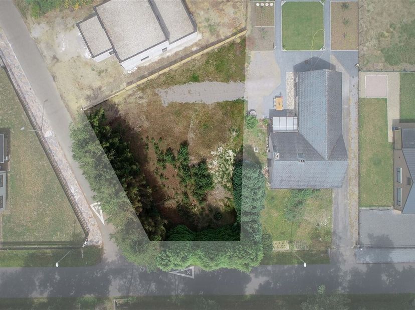 Centraal gelegen bouwgrond op knap perceel van 7A70CA te Leopoldsburg<br />
Omgeving:<br />
+ Zeer centraal gelegen bij de nodige verbindingswegen <br