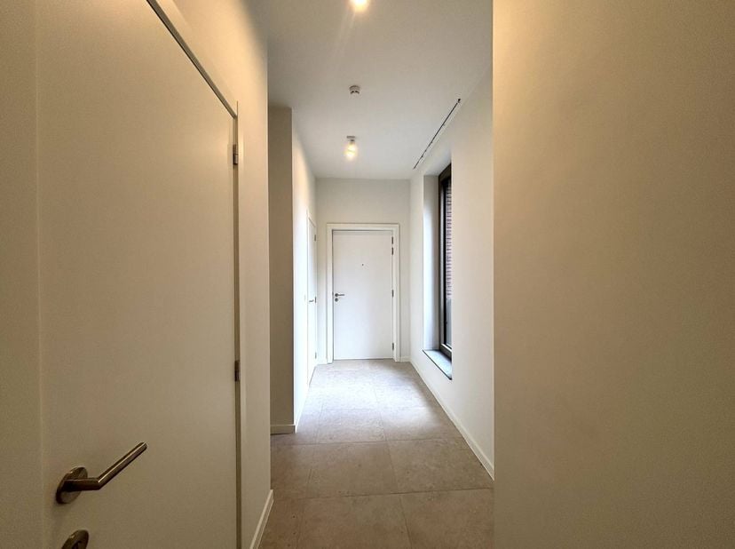Bent u op zoek naar een instapklaar en modern appartement op een uitstekende locatie? Dit nieuwbouwappartement combineert comfortabel wonen met een ru