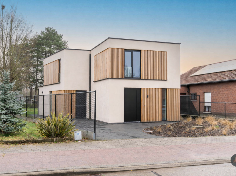 BUITENKANS AAN 6% BTW OP HET GEHEEL!<br />
Ontdek deze prachtige nieuwbouwwoning waar architectuur, ruimte en échte hoogwaardige afwerking samenkomen.
