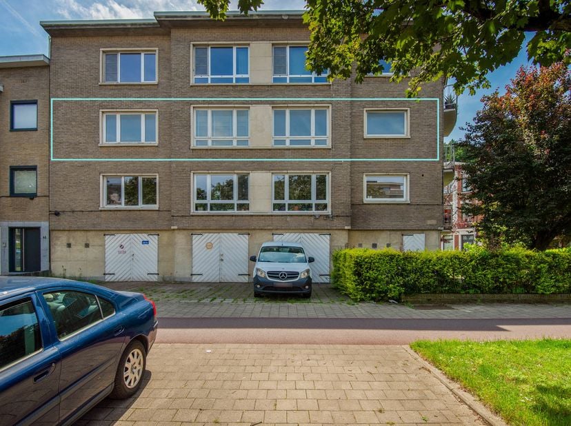Gezellig appartement op absolute toplocatie<br />
Het lichtrijke appartement van ca. 82m² met twee slaapkamers en een prachtige visgraat parketvloer b