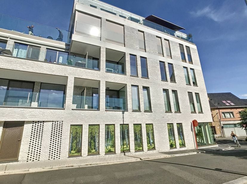 Cet appartement récent et économe en énergie est situé au premier étage de la résidence The Corner, à l'angle de la Doornstraat et de la Veurnestraat.