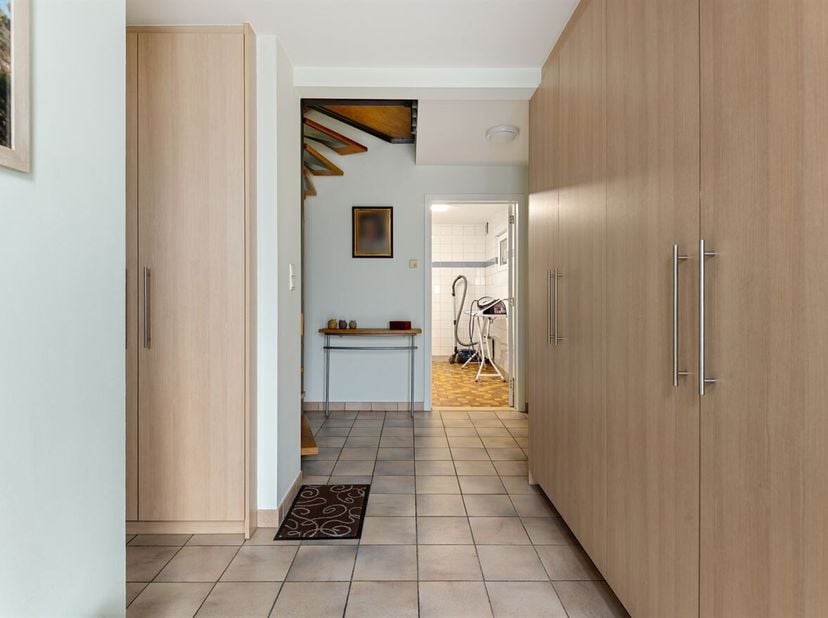 PRACHTIGE BEL-ETAGE met 3 SLPK. + ZORGWONING 50 M² in Wommelgem!<br />
Op een rustige en aangename locatie aan de Pietingsbaan in Wommelgem vinden we