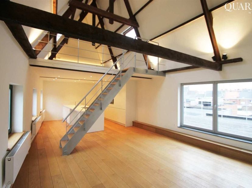 Quares - TREVI Groep presenteert :<br />
Deze prachtige loft bevindt zich onder het dak van het voormalige sorteercentrum van het historisch Postgebou