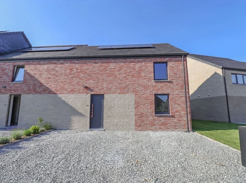 Maison à vendre à ,
                    5640 Mettet