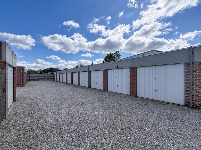 Garage te koop in Rumbeeksestraat 37,
                    8870 Kachtem