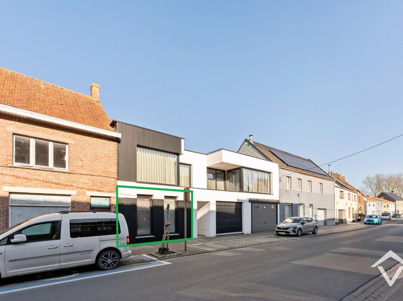 Dit mooi instapklaar appartement is gelegen op het gelijkvloers van een kleine residentie te Leke, bestaande uit 3 appartementen. <br />
<br />
Het ap