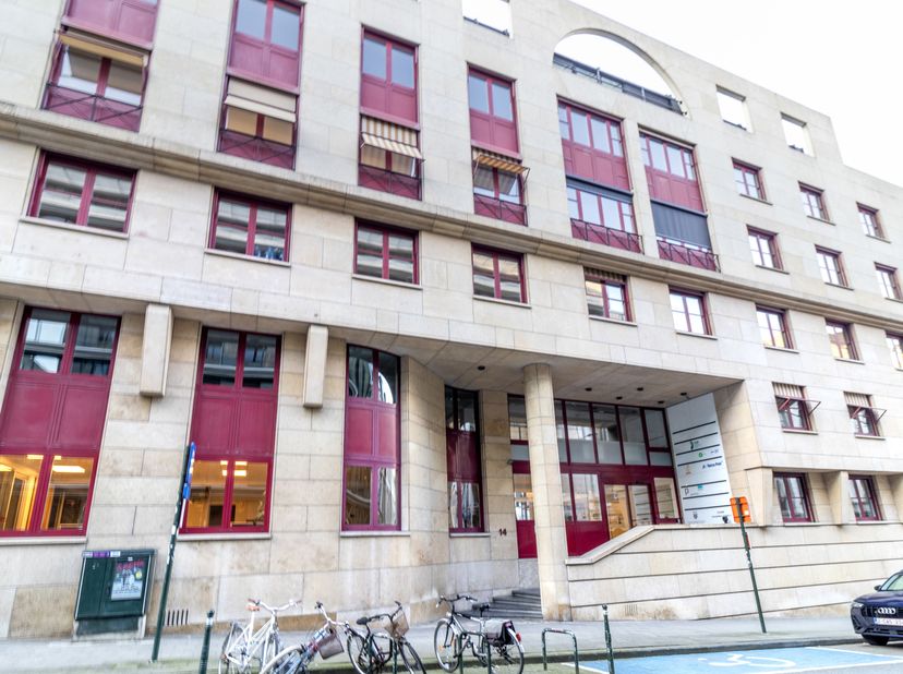 Brussel-Centrum | Prachtige modulaire kantoorruimte&amp;#160;<br />
Gemakkelijke toegang en comfortabele omgeving<br />
LOCATIE :<br />
Zeer goede locatie