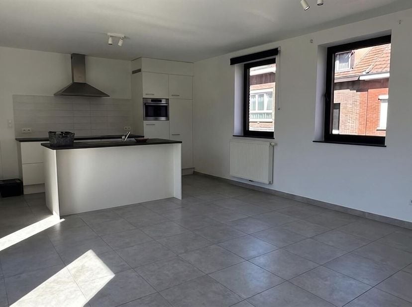 Lichtrijk appartement met 1 slaapkamer en zonnig terras in Turnhout<br />
Ligging: <br />
Gelegen aan de Koning Albertstraat 3 in Turnhout, op de eers