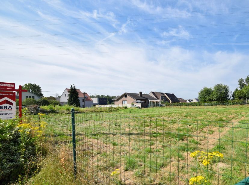 Bent u op zoek naar een bouwgrond waar u uw droomwoning volledig naar eigen smaak kunt realiseren? Dan is dit perceel in de rustige Windmolenveld te K