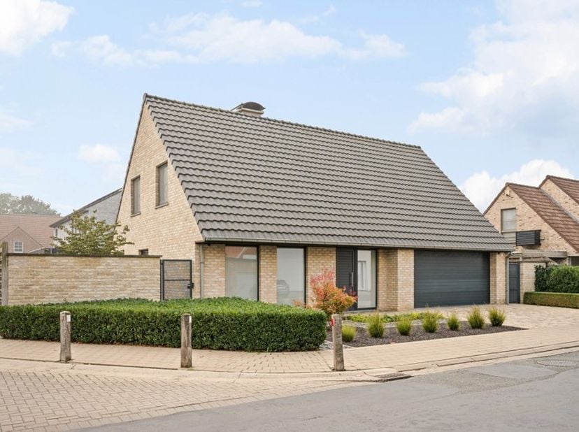 Huis te koop in Mgr. Catrystraat 6,
                    8890 Moorslede