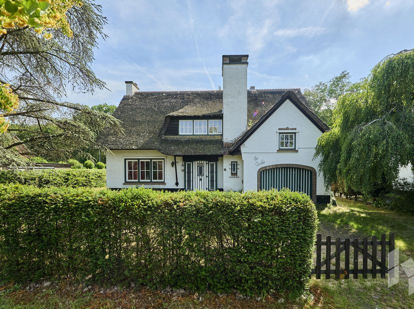 Ruime karakervolle woning met 5 slaapkamers op een mooi perceel van 837 m²<br />
Deze stijlvolle woning is zeer lichtrijk en straalt volop karakter ui