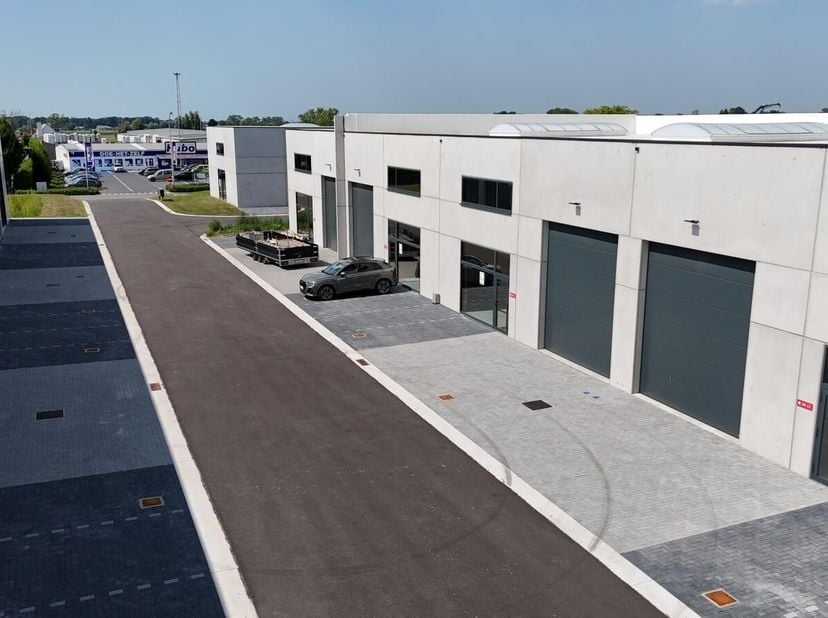 - Nieuwe KMO-units te Ichtegem -<br />
In de Industriestraat te Ichtegem transformeert Global Estate Group de voormalige Dupon Biscuits-site  bekend v