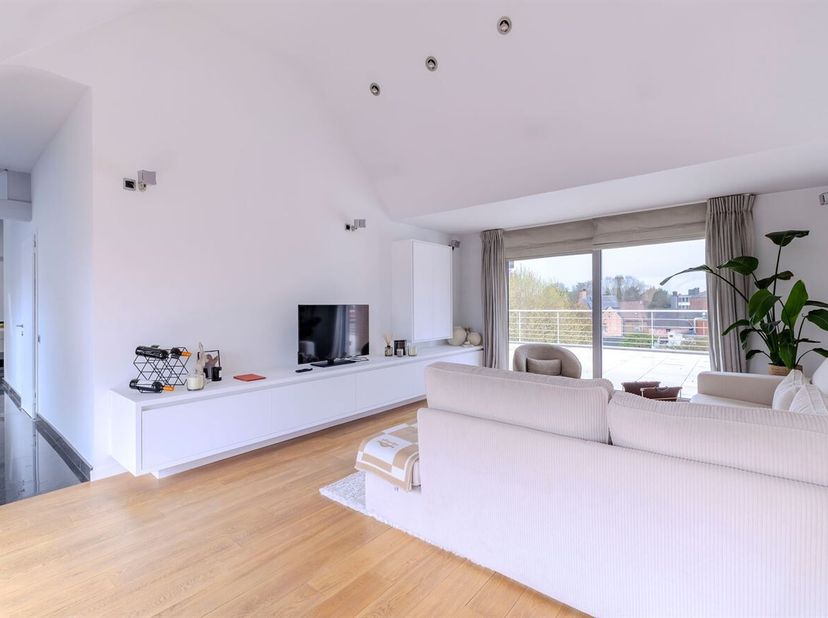 Penthouse van 187 m² met een riant terras van 110 m², pal in het centrum.<br />
Ontdek dit exclusieve penthouse waar ruimte, comfort en luxe harmonieu