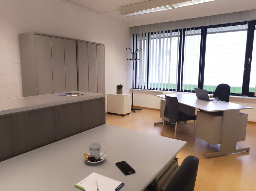 't Werkpand Roeselare biedt professionele kantoorruimtes en ateliers met alles wat je nodig hebt om efficiënt te werken. Dankzij de ruime parking en u