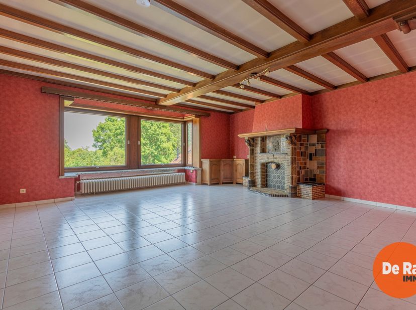 EERSTE KIJKDAG DONDERDAG 09/07/26 - 16U <br />
ERPE-MERE - Dit lichtrijke appartement op de derde verdieping is gelegen nabij het Dorpsplein van Erpe.