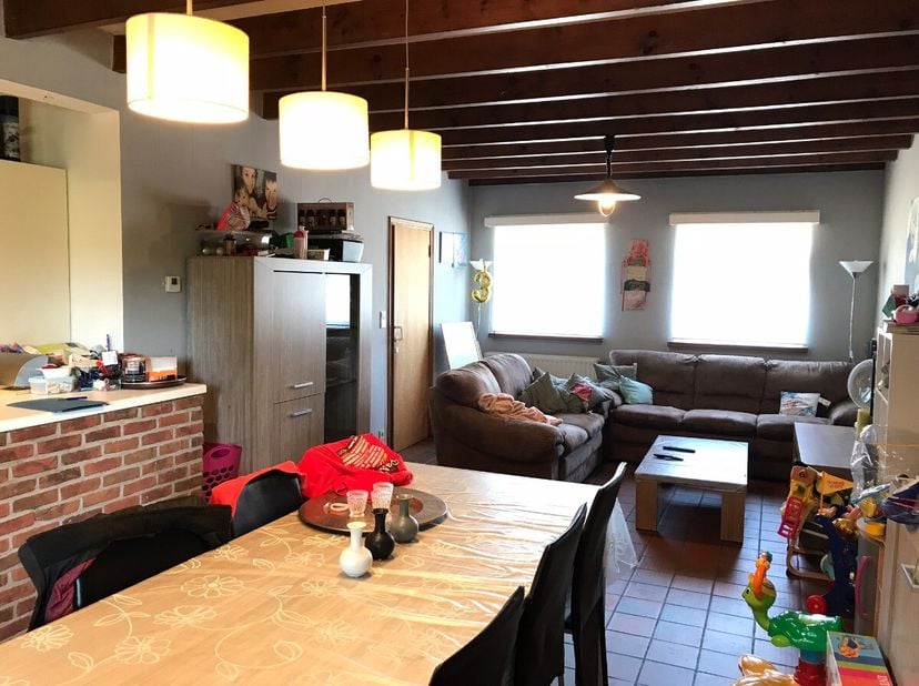 Gezellige hoevewoning te Lommel:In het centrum2 slaapkamersTuinEPC: CBeschikbaar vanaf 01/07/2026Huurprijs van euro850,-/maand + euro30,-/maand provis