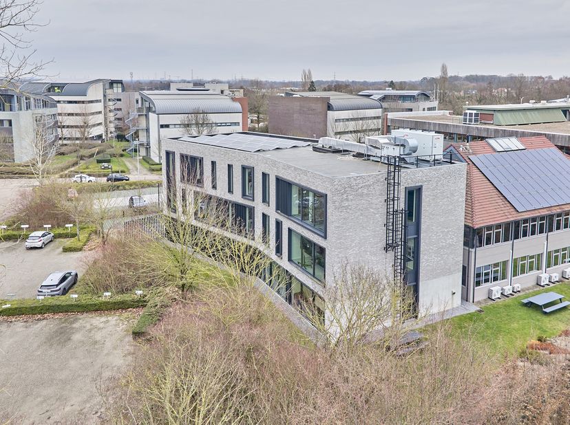 Bien professionnel à louer
                    à 3500 Hasselt