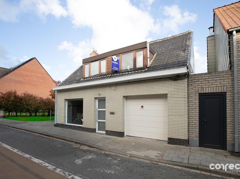 Huis te koop in Stationsstraat 218,
                    8480 Eernegem