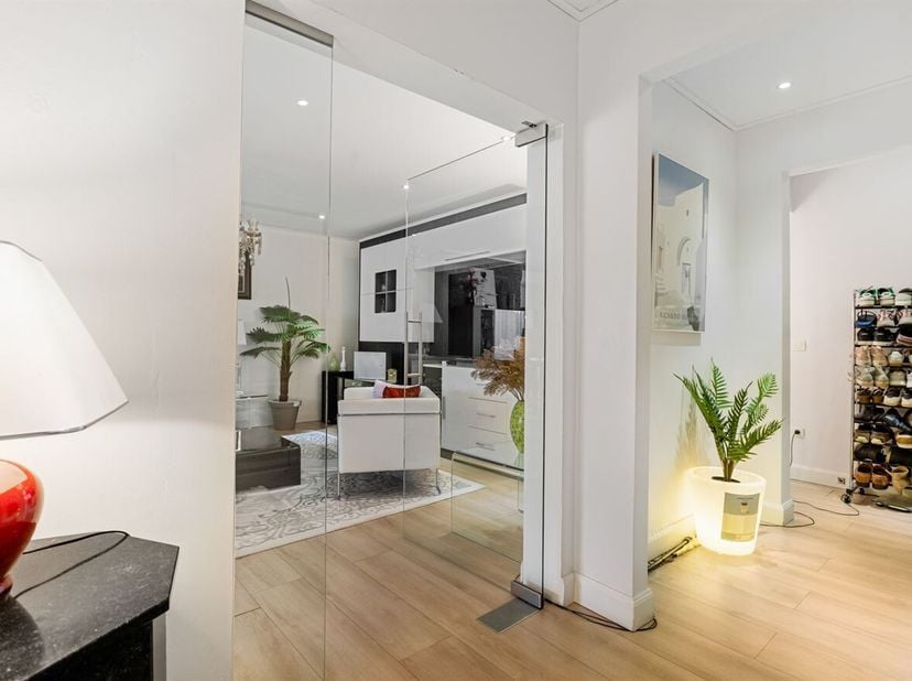 Instapklaar appartement met 3 slaapkamers, terrassen en private autostaanplaats<br />
Dit instapklare appartement met 3 slaapkamers biedt dankzij de r