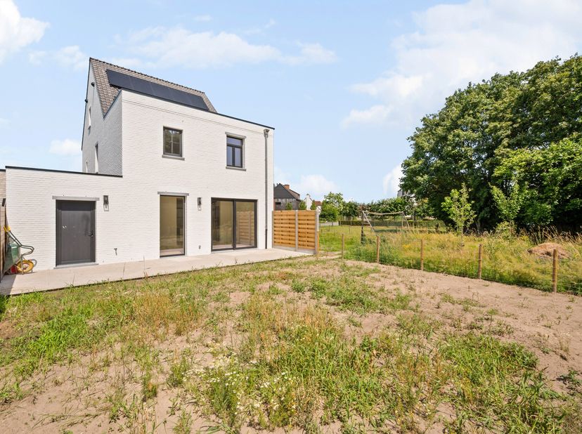 INDIEN U EEN BEZOEK WENST IN TE PLANNEN GELIEVE EEN BEZOEK AAN TE VRAGEN VIA WWW.HILLEWAERE.BE VIA DE RODE KNOP.<br />
<br />
Deze BEN-woning is zonet