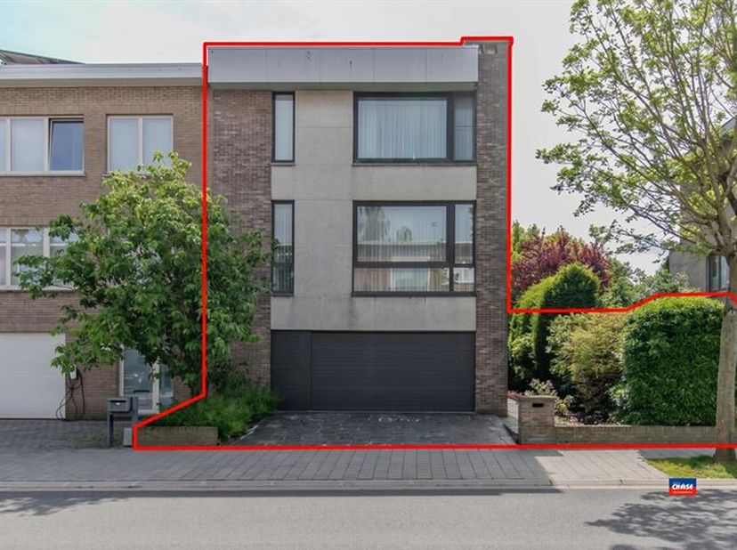 HOBOKEN | UITZONDELIJKE RUIME HALFOPEN BEBOUWING MET DRIE TOT VIER SLAAPKAMERS, GARAGE VOOR 2 WAGENS EN GROTE TUIN OP EEN TOTALE GRONDOPPERVLAKTE VAN