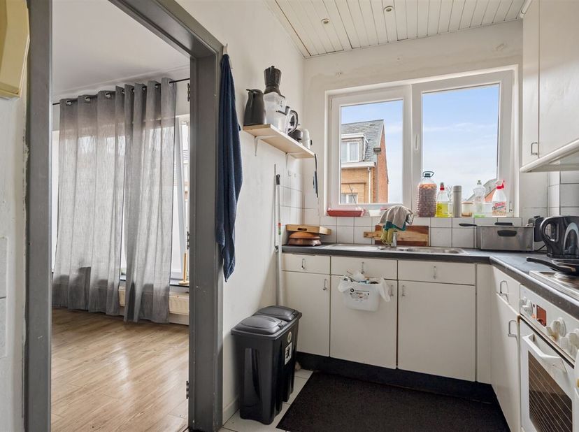 Appartement met twee slaapkamers en mogelijkheid tot aankoop garage te Mechelen<br />
Ligging: Het appartement is gelegen in de Grote Nieuwedijkstraat