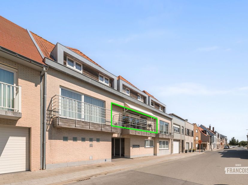 Dans un emplacement calme et prisé, à proximité du port de plaisance de Blankenberge, se trouve ce duplex clé en main dans une résidence à taille huma