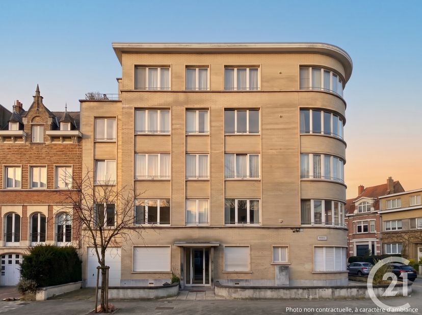 --- IN AFWACHTING VAN EEN COMPROMIS ---- WOLUWE-SAINT-LAMBERT --- Gelegen op de 4e verdieping van een gebouw met lift, dit mooie appartement heeft een