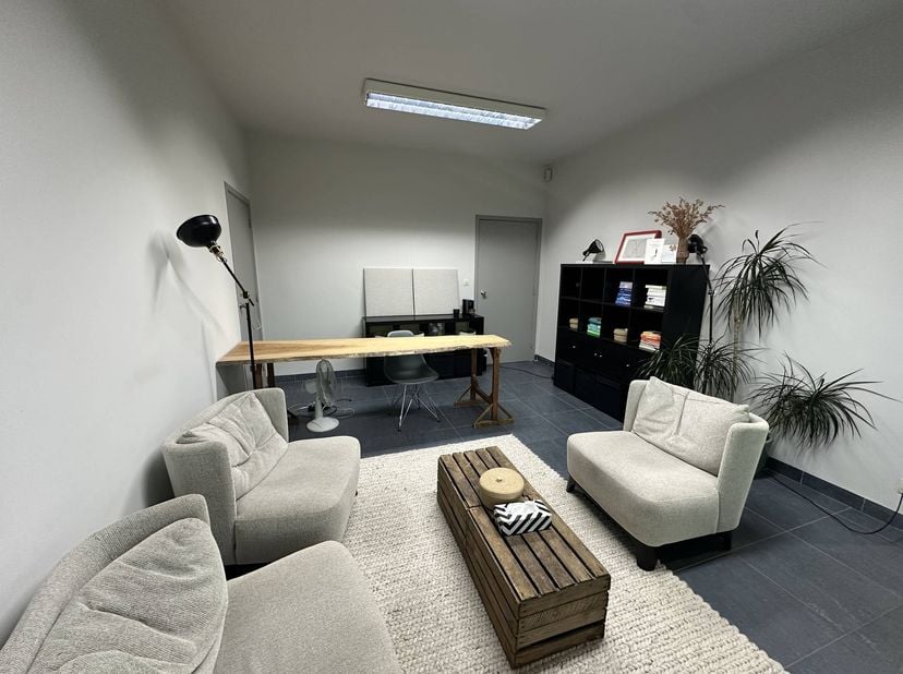 Bedrijfsvastgoed te huur in Bissegemsestraat 56,
                    8501 Heule