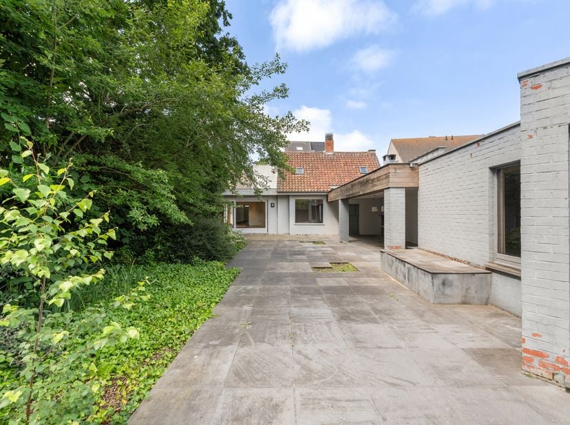 Bent u op zoek naar een woning waar wonen en werken perfect gecombineerd kunnen worden? Of droomt u van een kangoeroewoning of een ruime gezinswoning