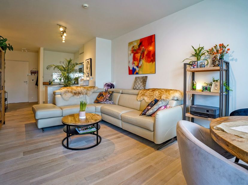 Pal in het centrum van Oostduinkerke-Dorp vindt u dit luxueus appartement / service flat (67m²) met 1 slaapkamer. Dit prachtige complex is gelegen vla