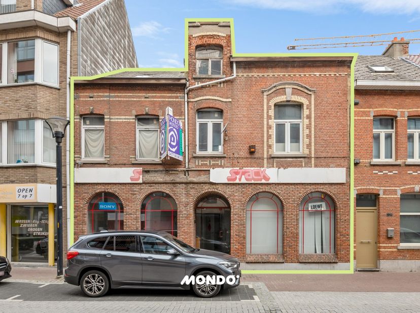 Gebouw met karaktervolle gevel in hartje Willebroek – ideaal voor renovatie of nieuwbouwproject<br />
<br />
Ontdek dit veelzijdige pand met tal van m