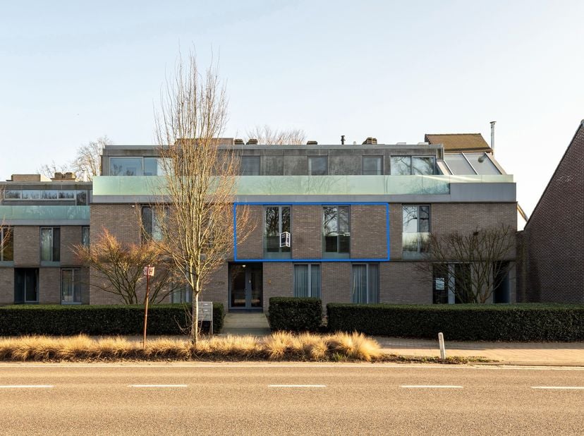 Lichtrijk luxe appartement met terras en zicht op parktuin op de grens van Schilde en Wijnegem<br />
Dit stijlvolle en recente appartement op de eerst