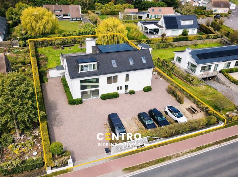 <br />
Dit veelzijdige PAND combineert wonen en werken op een uitzonderlijk comfortabele manier.<br />
Het beschikt over moderne kantoorruimten, een p
