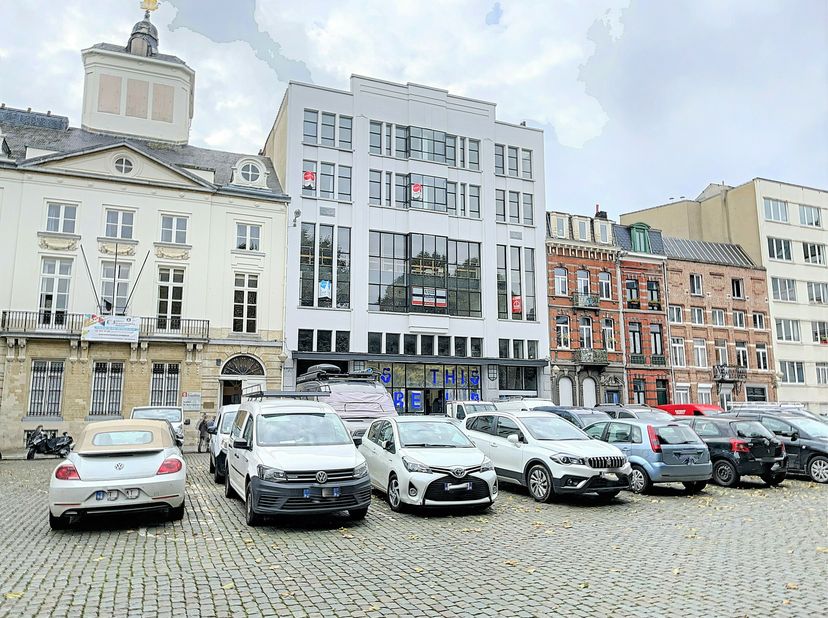 Uniek bedrijfsgebouw te huur gelegen op de Nieuwe Graanmarkt in het centrum van Brussel. <br />
Het vroegere fabrieksgebouw zal worden omgevormd tot e